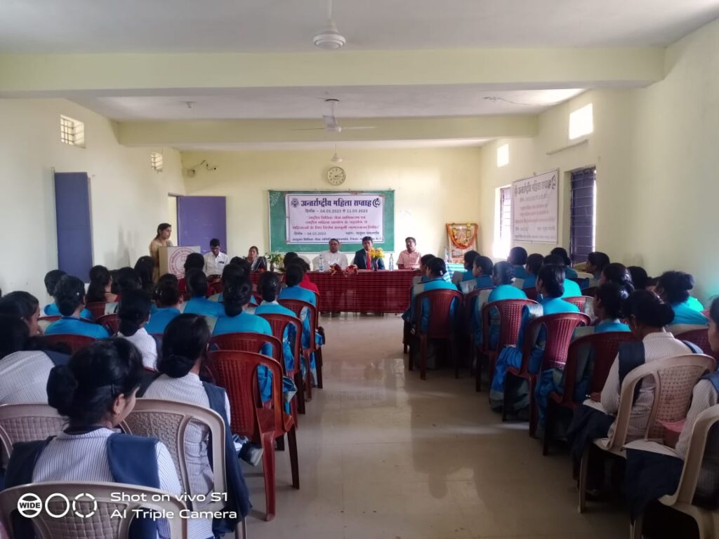 अंतर्राष्ट्रीय महिला दिवस के अवसर पर गुरुकुल में विधिक साक्षरता शिविर सम्पन्न 1 IMG 20230305 WA0027