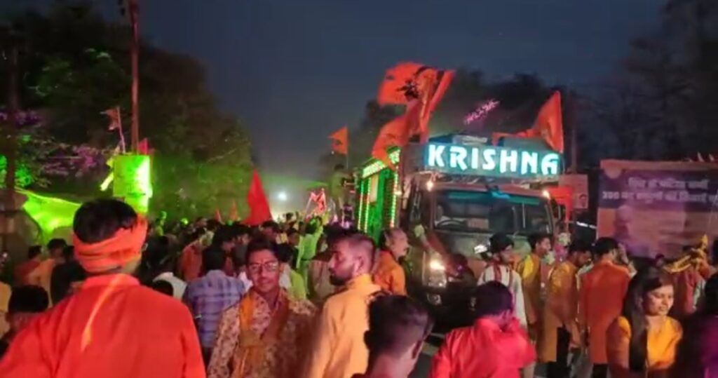 रामनवमी पर्व पर घरघोड़ा मे निकाली गई आकर्षक भव्य शोभायात्रा, मौसम ने शोभायात्रा के मिजाज में डाला रंग में भंग 3 Screenshot 2023 03 31 05 49 21 55 6012fa4d4ddec268fc5c7112cbb265e7