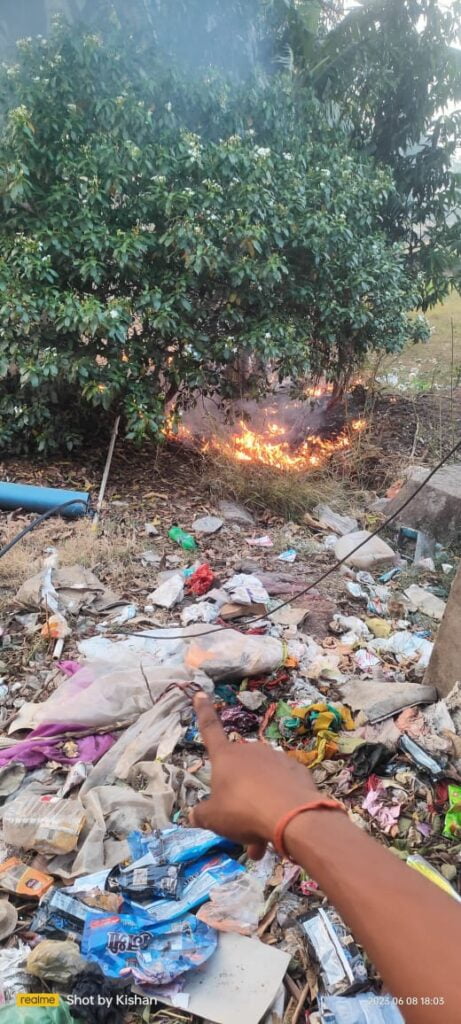 घर को आग लगाकर जलाने का प्रयास व हाथ से मारने की शिकायत लेकर पीड़िता पहुंची थाने… 1 IMG 20230609 WA0026