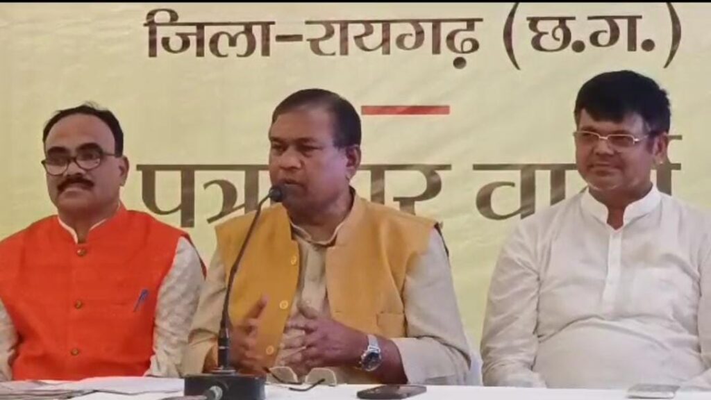 केंद्रीय राज्यमंत्री फग्गन सिंह कुलस्ते पहुंचे रायगढ़<br>पत्रकारवार्ता में कांग्रेस सरकार को जमकर कोसा 1 IMG 20230612 WA0040