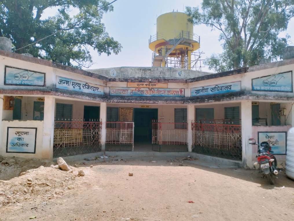 बिजली की आँख मिचौली से परेशान औरईमुड़ा आक्रोशित ग्रामीण कलेक्टर से मिलने की कर रहे तैयारी 1 IMG 20230616 WA0053