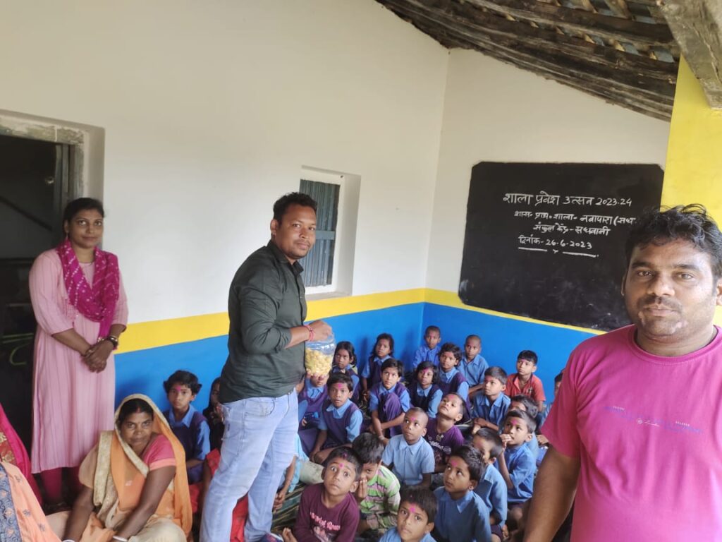 बड़े हर्षोल्लास के साथ मनाया गया शाला प्रवेश उत्सव माध्यमिक शाला नवापारा में 1 IMG 20230626 WA0052