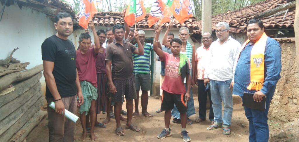 प्रधानमंत्री नरेंद्र मोदी के 9 वर्ष पूर्ण होने पर भाजपा कार्यकर्ताओं द्वारा बूथ और सक्ति केन्द्र तक जन सम्पर्क करते हुए 1 IMG 20230629 WA0085