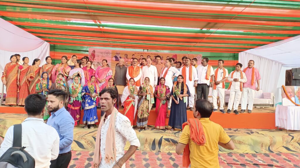 केंद्रीय राज्यमंत्री फग्गन सिंह कुलस्ते पहुंचे पत्थलगांव और<br>भूपेश बघेल को आड़े हाथों लिया 1 IMG 20230612 180802