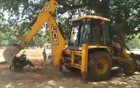 शासकीय भूमि पर कब्जा मना करने पर किया गाली गलौज कर आदिवासी महिला सरपंच को दी जान से मारने का धमकी, थाना में शिकायत दर्ज 1 IMG 20230613 195604