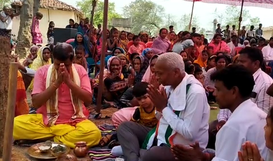 विधायक चक्रधर सिंह ने 10 लाख का सामुदायिक भवन का शिलान्यास और 18 लाख के पंचायत भवन का भूमि पूजन किया 2 Screenshot 2023 06 06 07 26 24 66 6012fa4d4ddec268fc5c7112cbb265e7