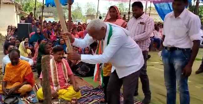 विधायक चक्रधर सिंह ने 10 लाख का सामुदायिक भवन का शिलान्यास और 18 लाख के पंचायत भवन का भूमि पूजन किया 1 Screenshot 2023 06 06 07 26 46 60 6012fa4d4ddec268fc5c7112cbb265e7