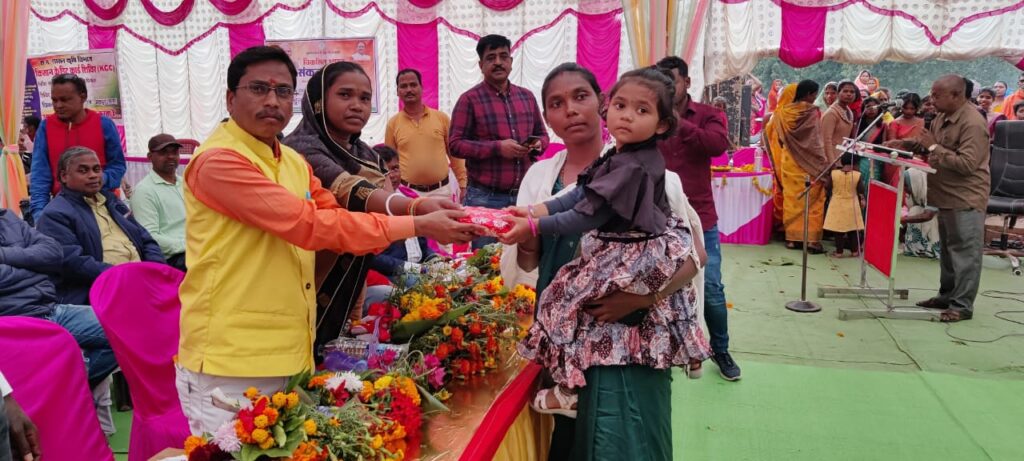 विकसित भारत संकल्प यात्रा का कार्यक्रम संपन्न 2 1000791041