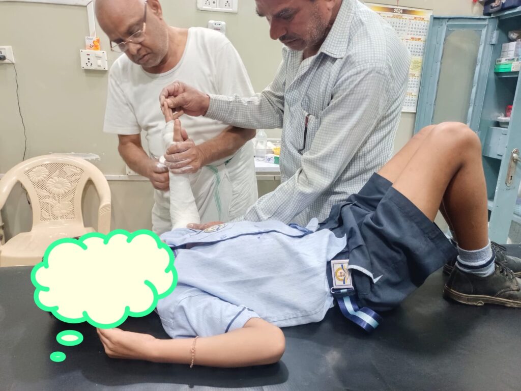 आत्मानंद के प्रिंसिपल की बड़ी लापरवाही का खामियाजा भुगतता बच्चा 2 IMG 20240110 WA0240