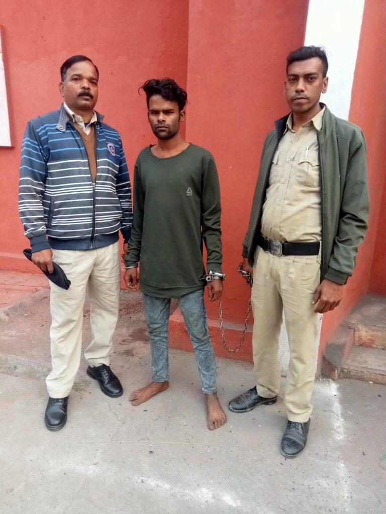 शराब पीकर हथियार लहराने वाला युवक गिरफ्तार 1 IMG 20240117 WA0057