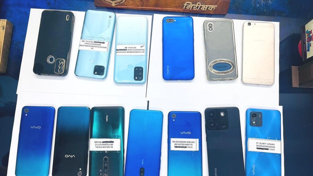 13 मोबाइल के साथ दो सक्रिय मोबाइल चोर गिरफ्तार 2 IMG 20240119 WA0048