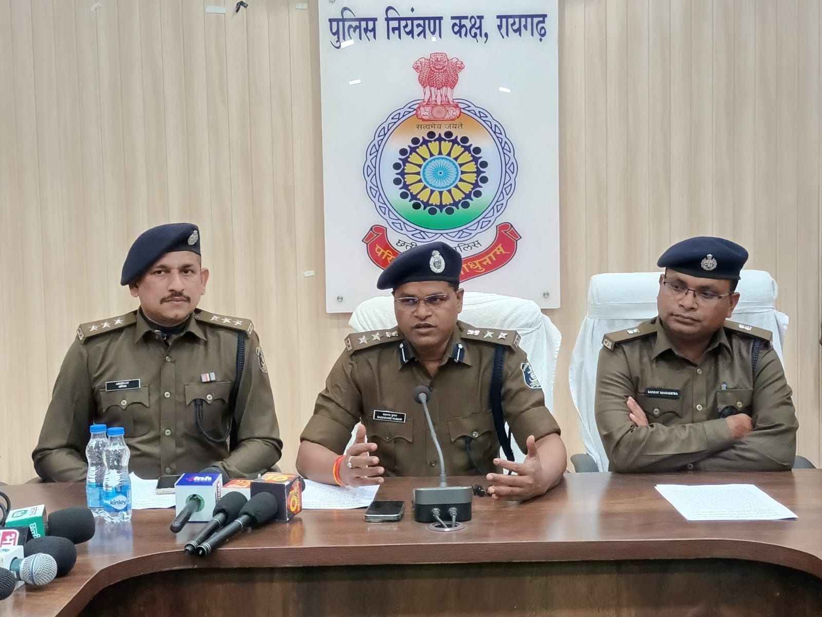 उपलब्धियों से भरा रहा एसएसपी सदानंद कुमार का रायगढ़ का कार्यकाल , प्रदेश स्तर पर चर्चित सभी मामलों में पुलिस को मिली अभूतपूर्व सफलता 4 IMG 20240205 WA0067