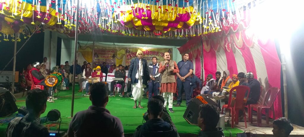 महाशिवरात्रि के पावन अवसर पर शंख नाथेश्वर धाम बड़ा बनई में आयोजित हुआ वार्षिक मेला व अखंड कीर्तन कार्यक्रम का आयोजन,कार्यक्रम में जशपुर विधायक श्रीमती रायमुनी भगत हुई शामिल 3 IMG 20240310 WA0101