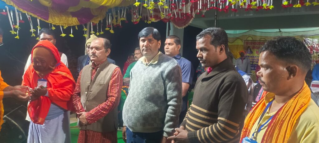 महाशिवरात्रि के पावन अवसर पर शंख नाथेश्वर धाम बड़ा बनई में आयोजित हुआ वार्षिक मेला व अखंड कीर्तन कार्यक्रम का आयोजन,कार्यक्रम में जशपुर विधायक श्रीमती रायमुनी भगत हुई शामिल 2 IMG 20240310 WA0104