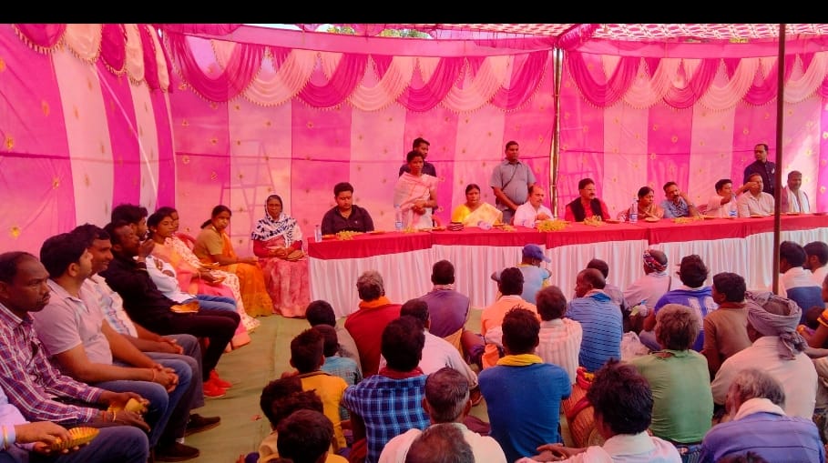 विधायक श्रीमती रायमुनी भगत के मुख्य आतिथ्य में संपन्न हुआ विभिन्न निर्माण कार्यों का भूमि पूजन 2 IMG 20240310 WA0142