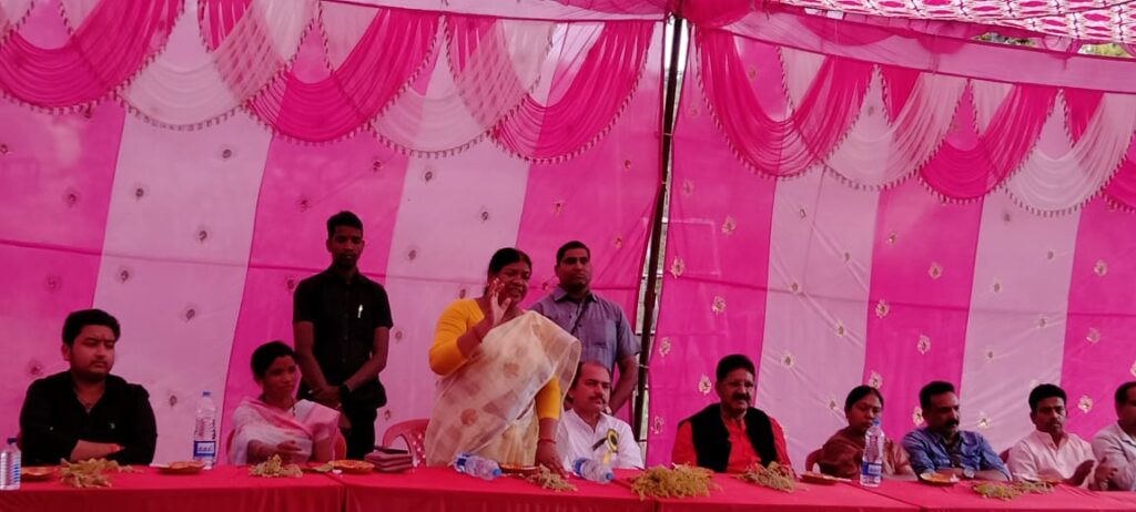 विधायक श्रीमती रायमुनी भगत के मुख्य आतिथ्य में संपन्न हुआ विभिन्न निर्माण कार्यों का भूमि पूजन 3 IMG 20240310 WA0152