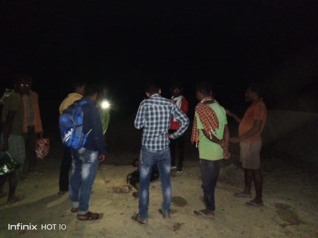 सड़क में अव्यवस्थित रखे मटेरियल के करण बाइक से गिरा युवक … हालत गंभीर 4 IMG 20240409 WA0097