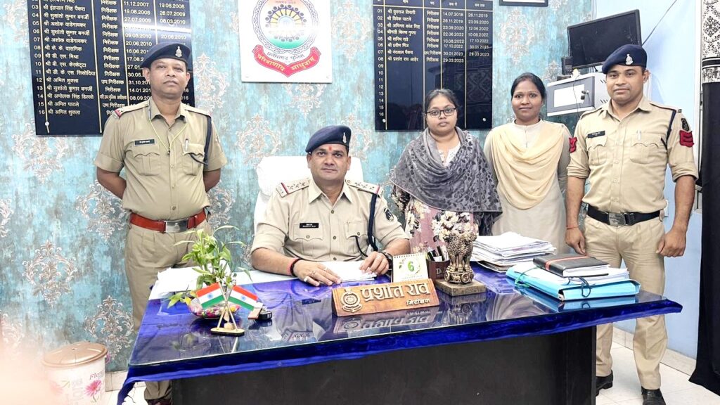 नौकरी लगाने के नाम पर ठगी करने वाली ठगबाज महिला गिरफ्तार 1 IMG 20240412 WA0011