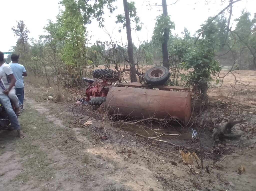 ट्रेक्टर और माजदा ट्रक में भिड़ंत , ट्रेक्टर में दबाने 1 व्यक्ति सहित गाय की हुई मौत 2 IMG 20240412 WA0050