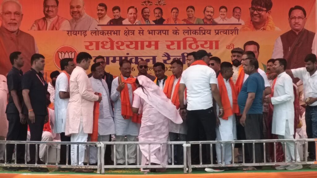 मुख्यमंत्री के समक्ष कलार महासभा रायगढ़ लैलूंगा परिक्षेत्र अध्यक्ष ने टीम के साथ किया भाजपा प्रवेश 2 IMG 20240416 WA0067