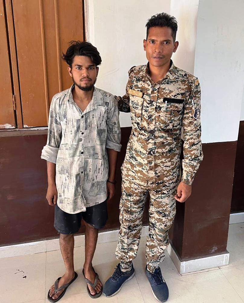 हाँथ पैर धोने गई जबर्दस्ती नाबालिग से किया दुष्कर्म , आरोपी गिरफ्तार 1 IMG 20240424 WA0051