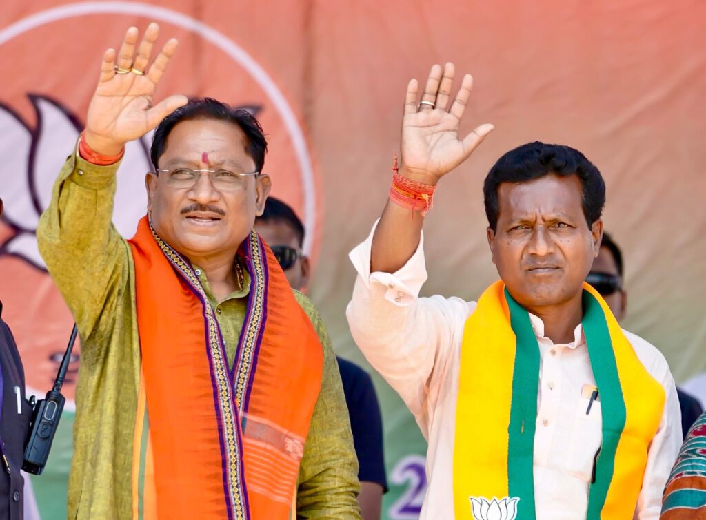 तमनार में मुख्यमंत्री ने भूपेश की सरकार पर जमकर हमला बोला कहा ..... राधेश्याम राठिया की जमकर तारीफ किया कहा ... !! 2 IMG 20240426 WA0048
