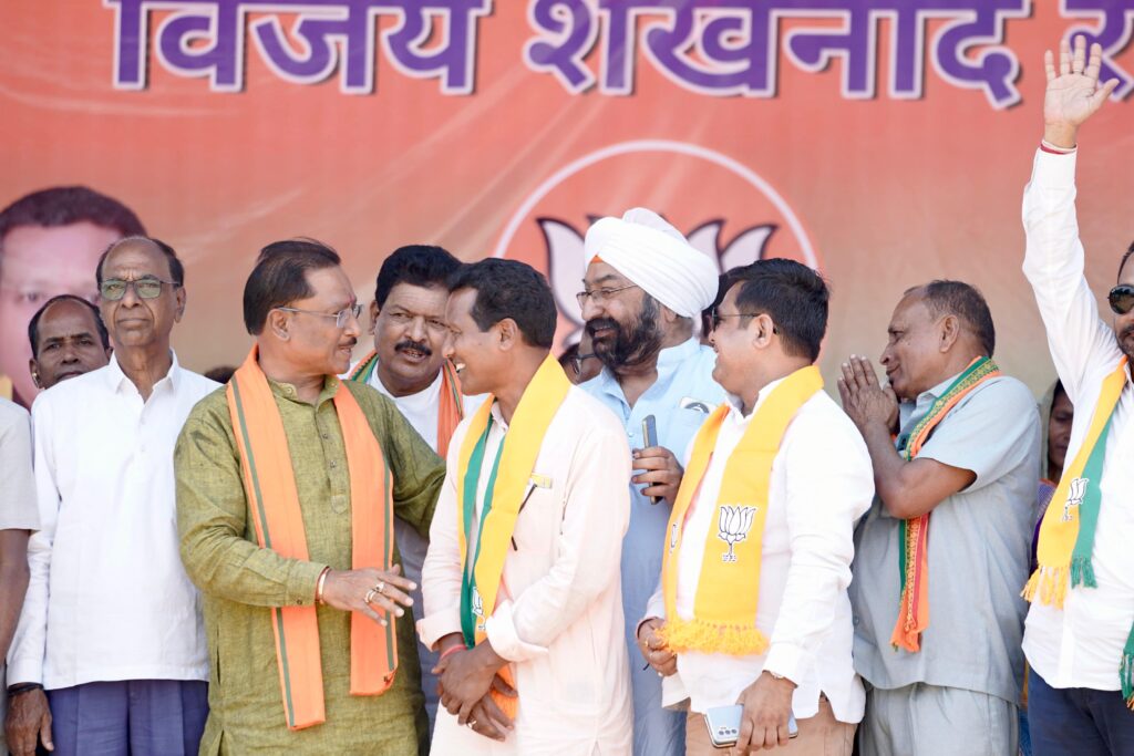 तमनार में मुख्यमंत्री ने भूपेश की सरकार पर जमकर हमला बोला कहा ..... राधेश्याम राठिया की जमकर तारीफ किया कहा ... !! 4 IMG 20240426 WA0055