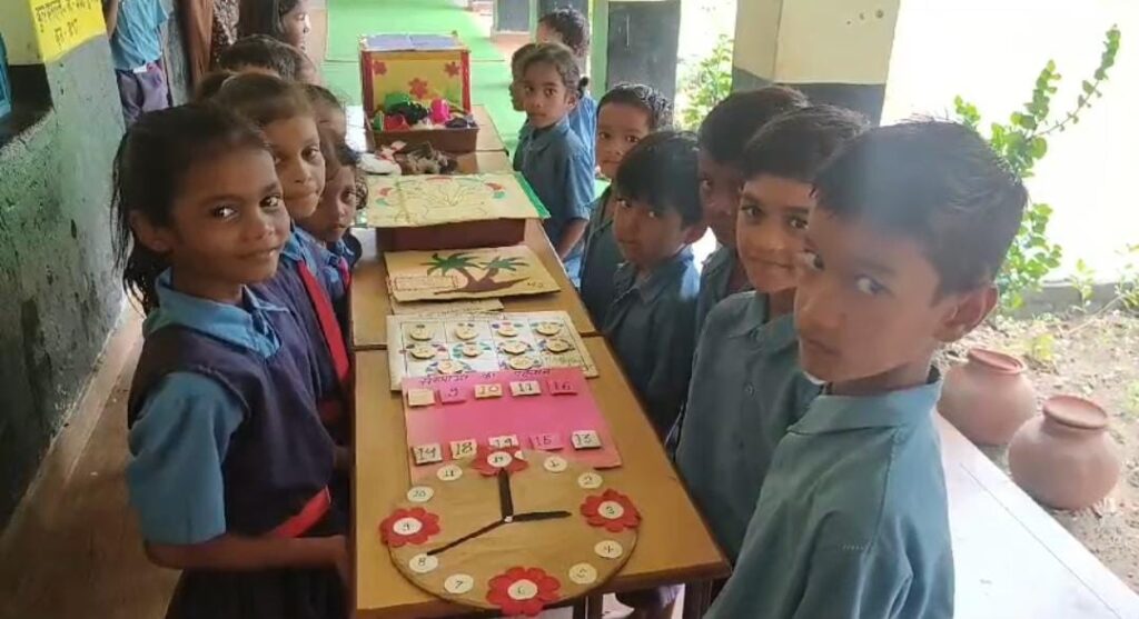 संकुल केंद्र मिडमिडा के समस्त स्कूलो मे प्रदर्शनी लगाकर मनाया गुरु पूर्णिमा 3 IMG 20240722 WA0038