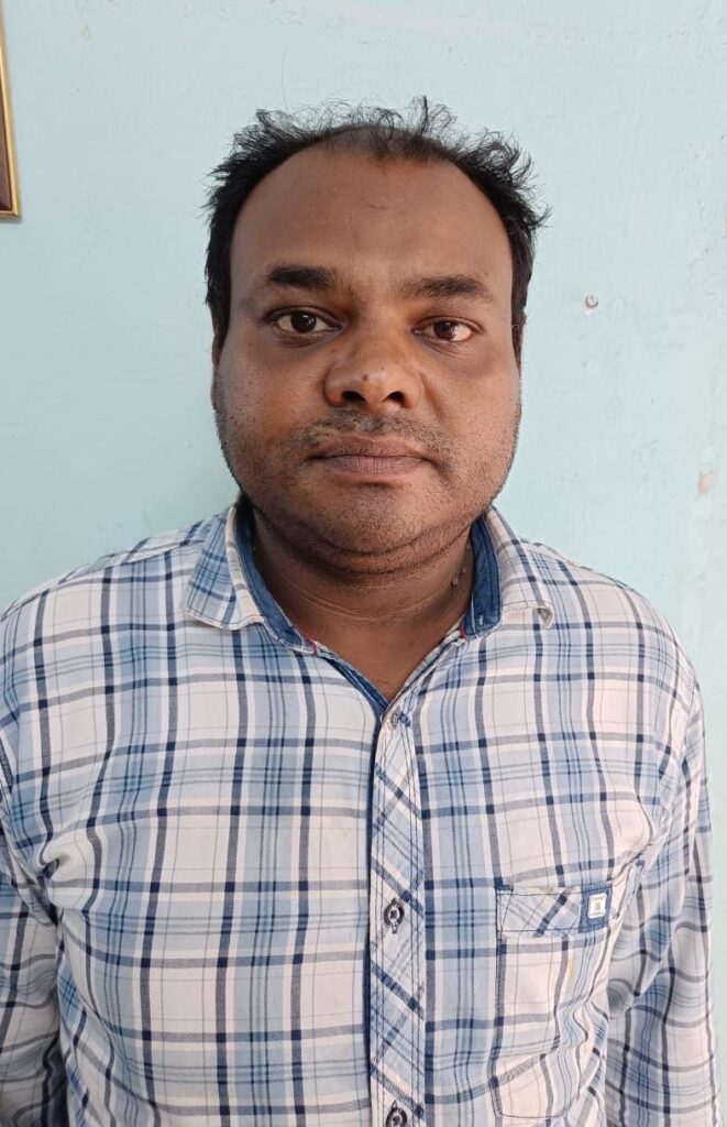 चेकअप के नाम पर नाबालिग छात्राओं से अश्लील छेड़खानी करने वाला गिरफ्तार 1 68ef321e c8f5 4d79 b6b3 cd7bb8470821 1