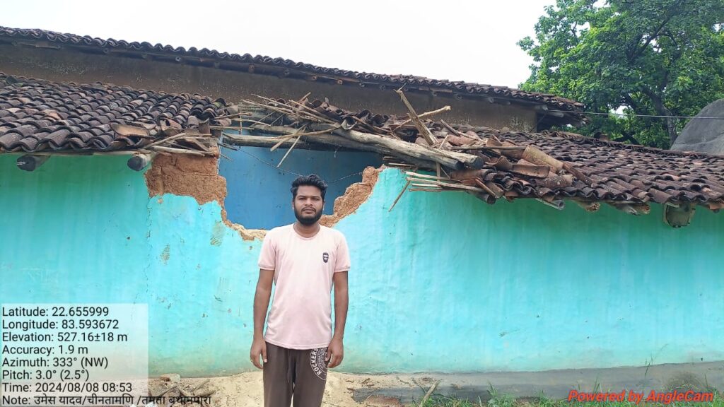 दो हाथियों ने रात भर मचाया तांडव , घूम घूम कर घरों में सो रहे लोगों 4 घरों को तोड़ा 2 IMG 20240808 WA0042