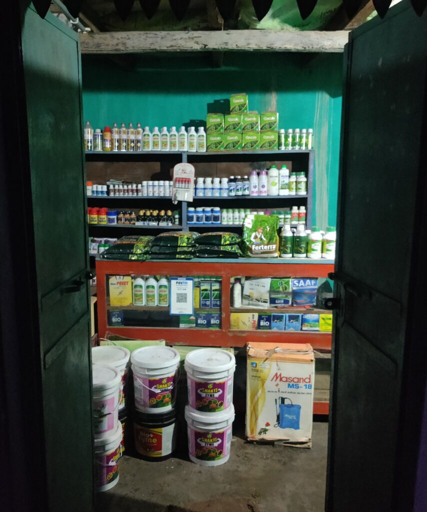 खाद दुकान में कृषि विभाग का छापा , अवैध खाद कि बड़ी खेप पकड़ाया 1 IMG 20240813 1837042 1