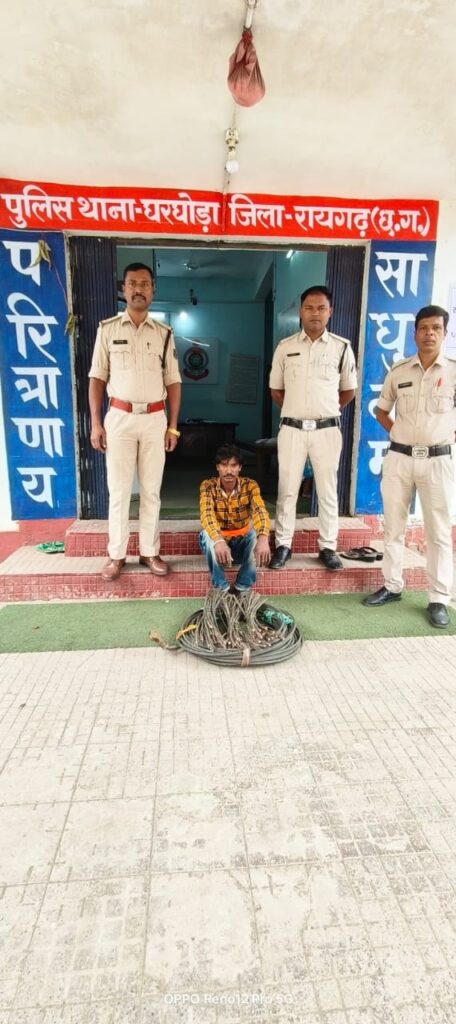 रेलवे कैटनरी तांबा तार चोरी के आरोपी गिरफ्तार , मामले में 2 आरोपी गिरफ्तार 2 IMG 20241026 WA0065