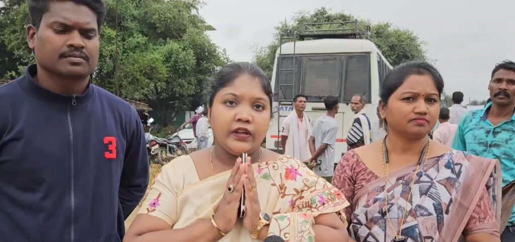 विधायक के बयान ने पकड़ा तूल , समाज के हजारों लोगों ने रैली निकाल कर सीएम के नाम ज्ञापन सौंपा 1 IMG 20241027 WA0046