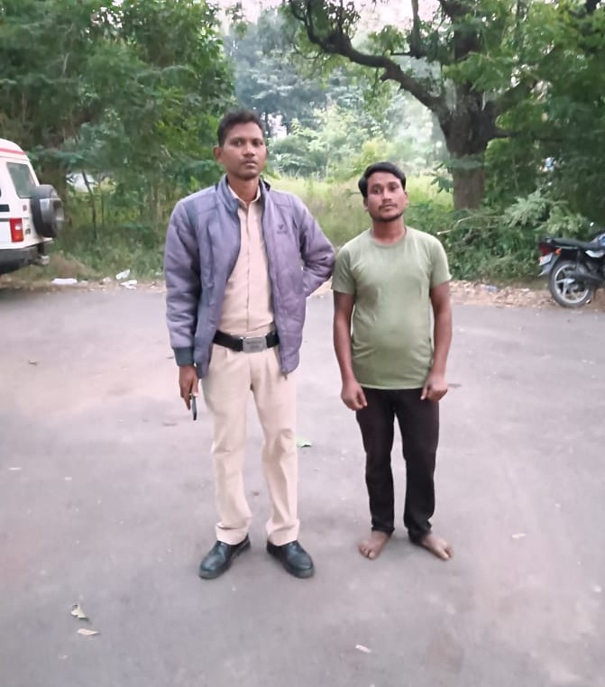 महंतपारा में 15 लीटर महुआ शराब के साथ युवक गिरफ्तार 1 IMG 20241119 WA00742