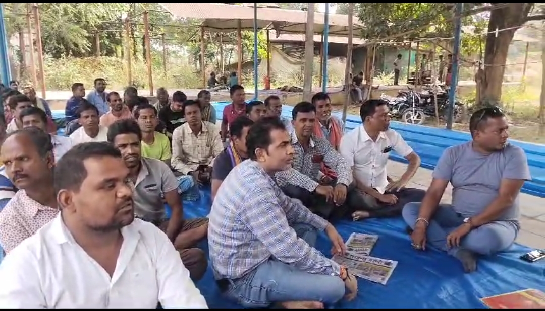 आक्रोषित ग्रामीणों ने किया फिर से चक्का जाम , पुलिस मौके पर मौजूद 2 Screenshot 2024 11 13 12 58 45 05 6012fa4d4ddec268fc5c7112cbb265e7