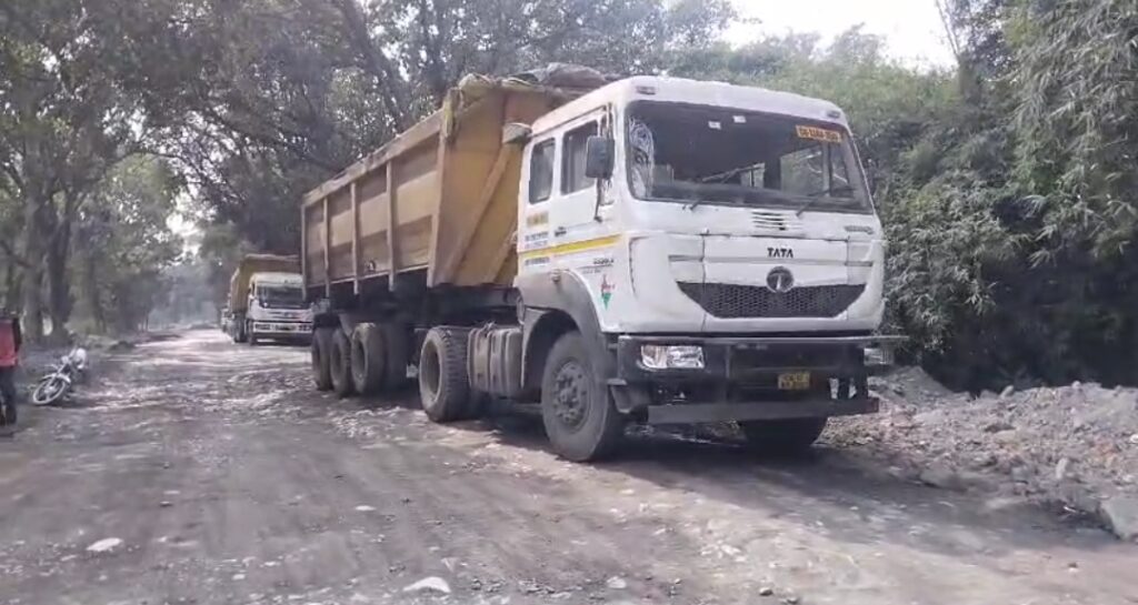 आक्रोषित ग्रामीणों ने किया फिर से चक्का जाम , पुलिस मौके पर मौजूद 1 Screenshot 2024 11 13 12 59 04 74 6012fa4d4ddec268fc5c7112cbb265e7