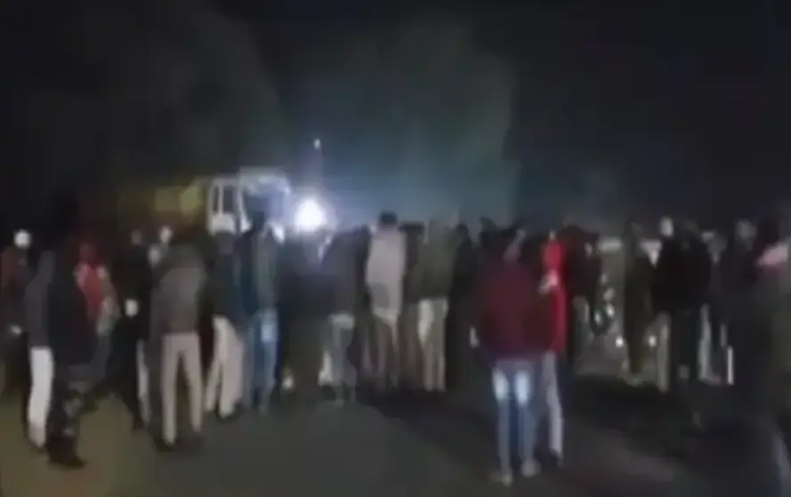 शादी से वापस लौट रही परिवार की गाडी पलटी , 3 की मौत 2 Chhattisgarh Road Accident