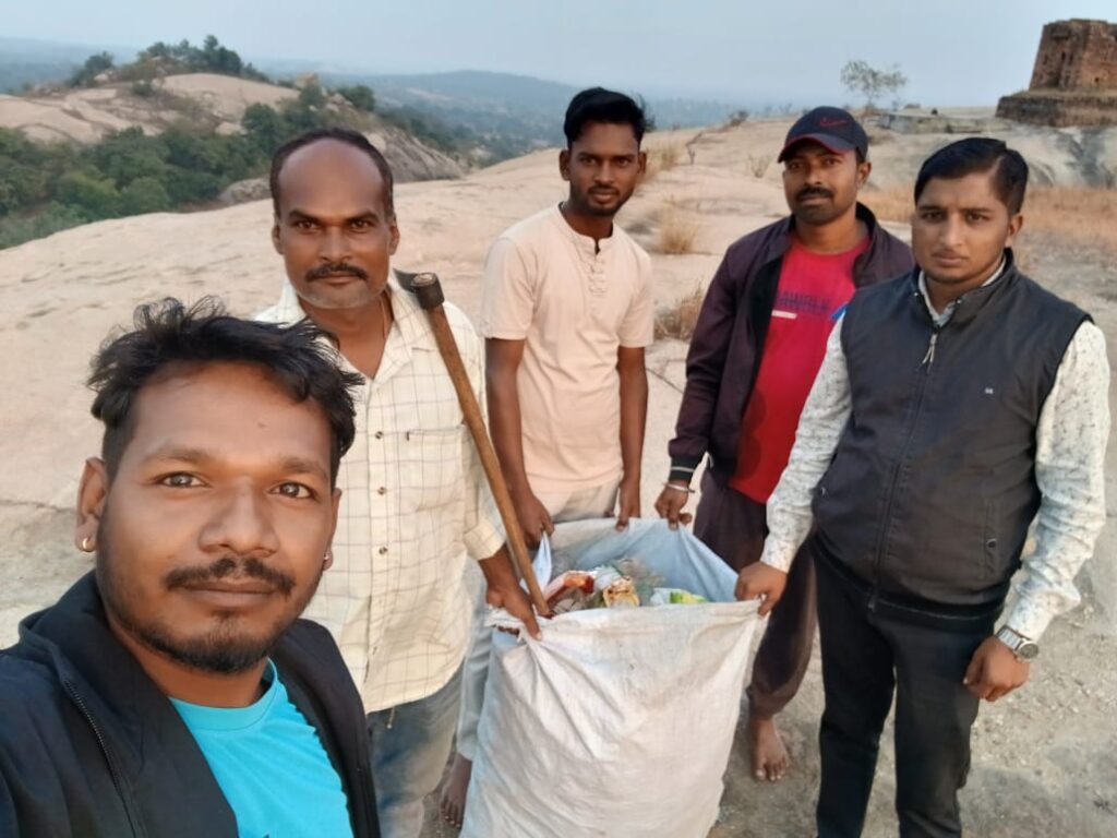 केशलापाठ पहाड़ मेला महोत्सव की तैयारी जोर शोर से हुई शुरू 1 IMG 20241228 WA0038