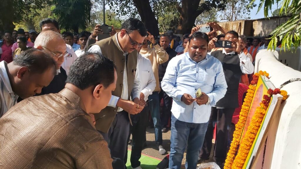 जिप सदस्य सालिक साय के सम्मान समारोह में उमड़ा जन सैलाब 2 IMG 20241229 WA0049