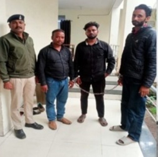 सेक्सटॉर्शन गिरोह की दो महिला सहित 5 गिरफ्तार 3 Screenshot 2024 12 08 10 56 46 73 40deb401b9ffe8e1df2f1cc5ba480b123