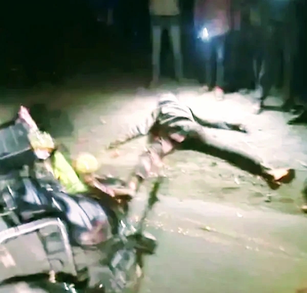 नवापारा के पास सड़क हादसे में बाईक सवार युवक की मौत 1 sadak 12