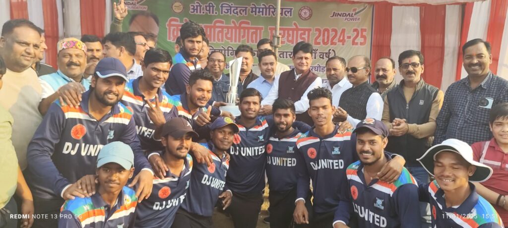डीजे यूनाईटेड घरघोड़ा की आंधी में उडी आरसीए , 3 विकेट से हरा कर ट्राफी पर किया कब्ज़ा 2 IMG 20250111 WA0030