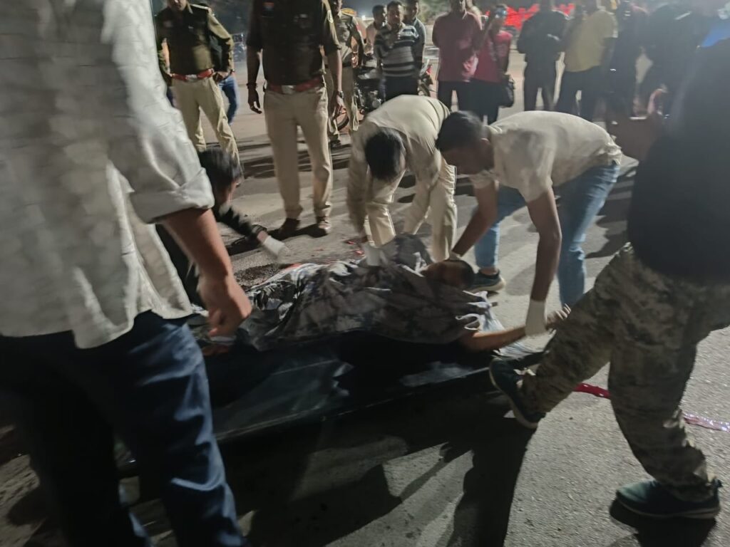 स्कूटी सवार युवक को ट्रेलर ने कुचला , मौके पर मौत 2 IMG 20250213 WA0036