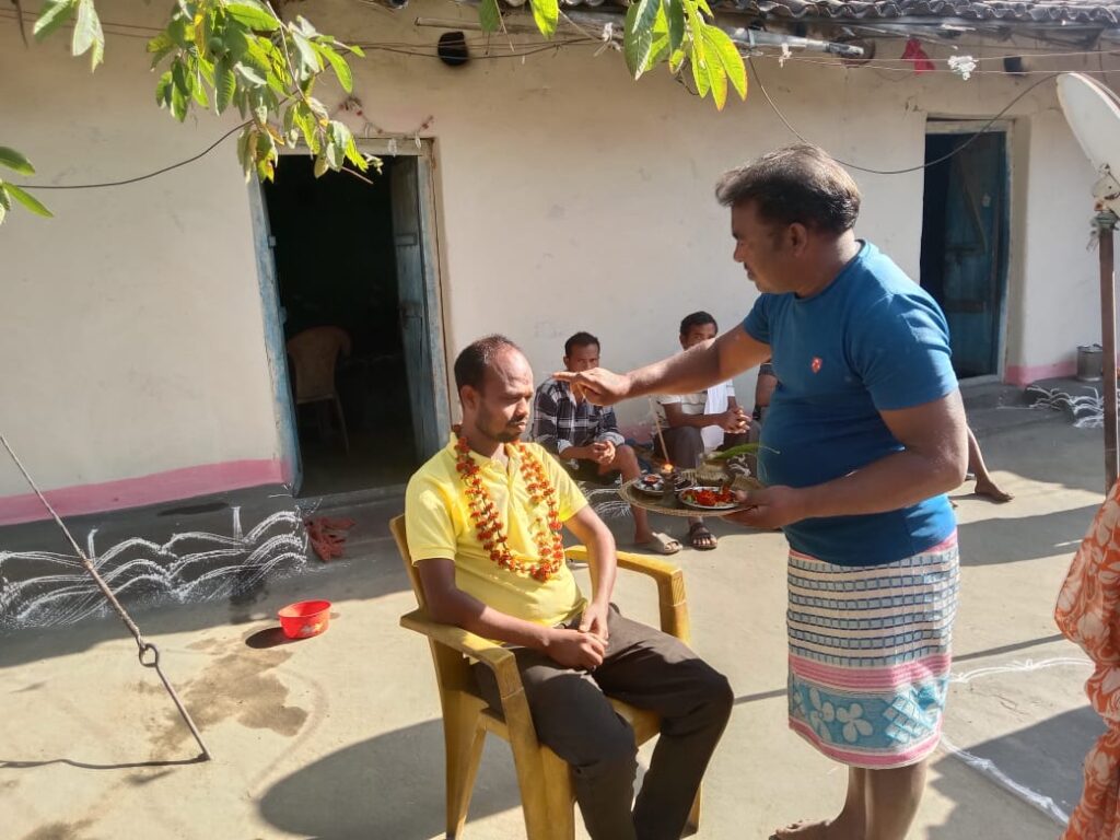 गरीब परिवार का यीशु दास किंडो बना सरपंच , ग्रामीणों में हर्ष 1 IMG 20250224 WA0046