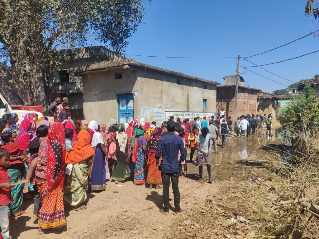 बीडीसी प्रत्याशी संतोष राठिया के जनसम्पर्क को मिल रहा व्यापक जनसमर्थन 1 IMG 20250214 112052 1