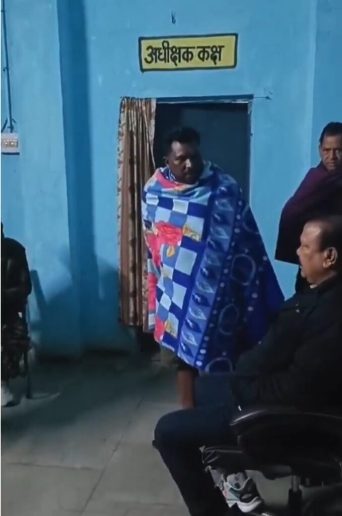 हॉस्टल में शिक्षिका के साथ रंगरेलियां मनाते अधीक्षक पकड़ाया 3 Screenshot 2025 02 17 06 10 14 00 40deb401b9ffe8e1df2f1cc5ba480b12