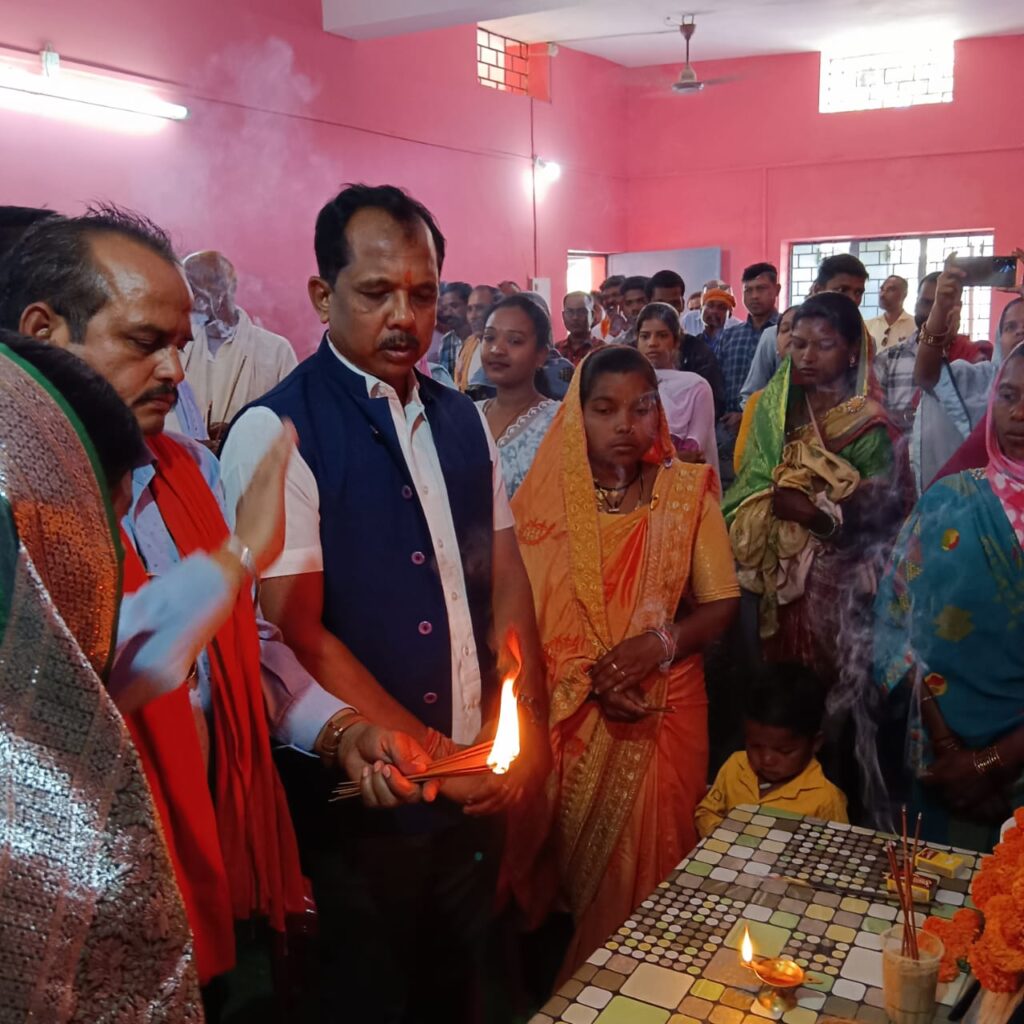 सालिक साय के मुख्य आतिथ्य में सरपंच और पंचों का शपथ ग्रहण समारोह सम्पन्न , सभा को सम्बोधित कर कहा... 1 IMG 20250303 WA0032