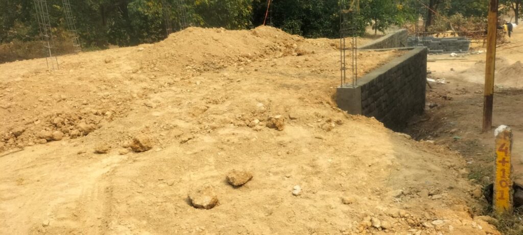 सरकारी जमीन की लूट कि खुली छूट , प्रशासन की चुप्पी संदिग्ध 1 IMG 20250324 WA0019