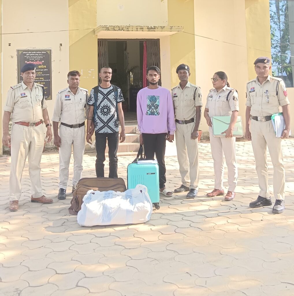 बस में छुपाकर गांजे कि तस्करी कर रहे दो तस्कर गिरफ्तार 1 IMG 20250327 WA00262 1