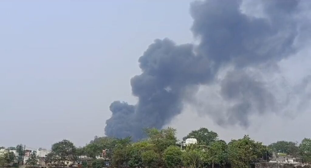 विद्युत विभाग के एरिया स्टोर में लगी भीषण आग , उठी आग कि लपटे 1 Screenshot 2025 03 17 12 18 43 46 6012fa4d4ddec268fc5c7112cbb265e7